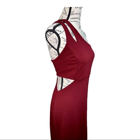 Lulus One-Shoulder Cutout Maxi Dress in Burgundy - Picture 9 of 11